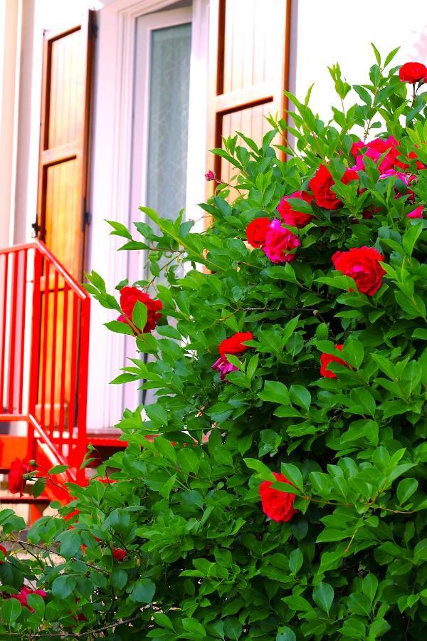Aria Di Casa B&B Cantu Exterior photo